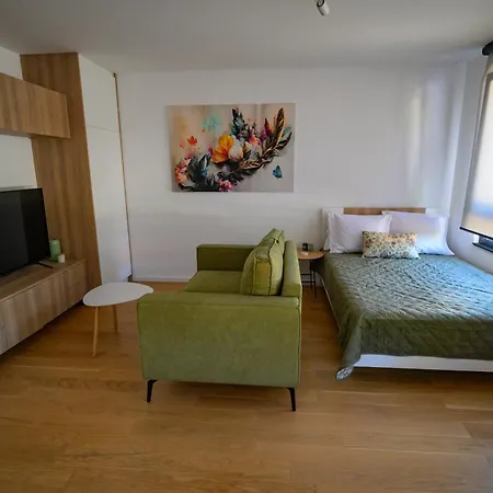 Apartment Guezt Dobanovacka 93a Belgrade