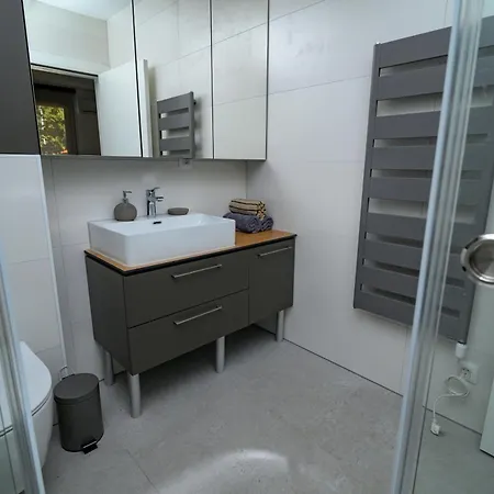 Guezt Dobanovacka 93a * Belgrád